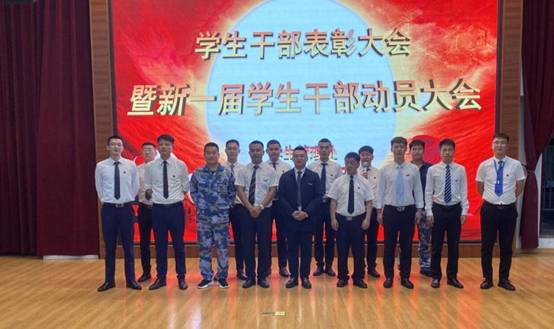 八维教育宿迁校区隆重举行学生干部表彰大会暨新一届学生干部动员大会