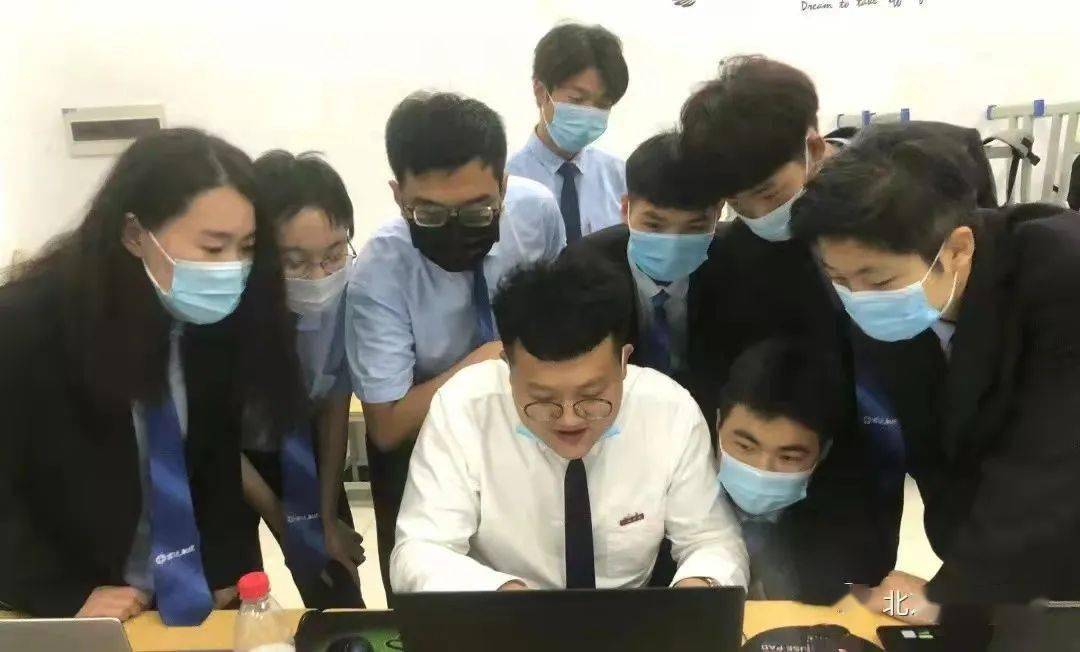 ”八维教育培训学?！?