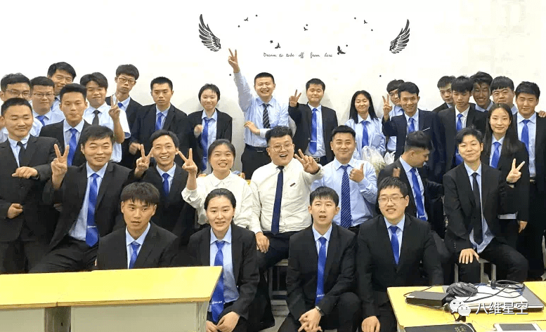 八维教育培训学校传媒专业