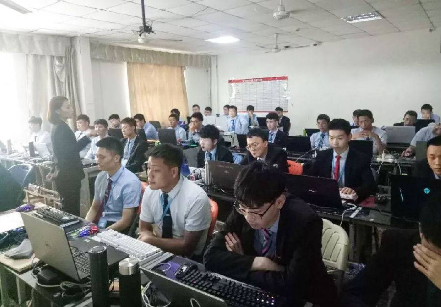 八维教育培训学校人工智能专业核心技术学习