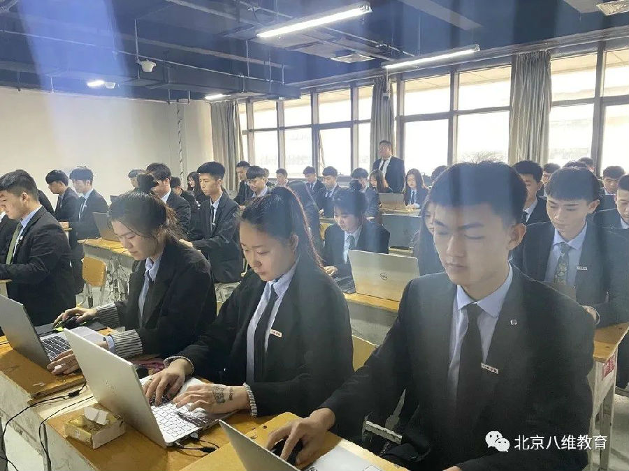 八维集团开创IT教育行业新篇章培养学生创新能力