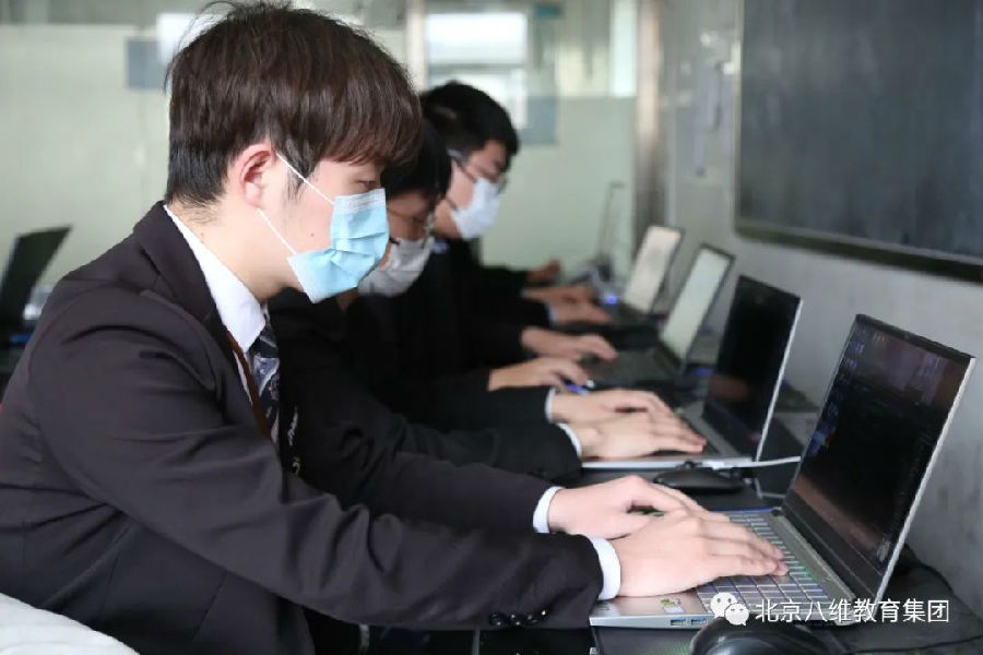 八维教育助力学子掌握前沿技能打造人工智能时代的顶尖人才培养基地
