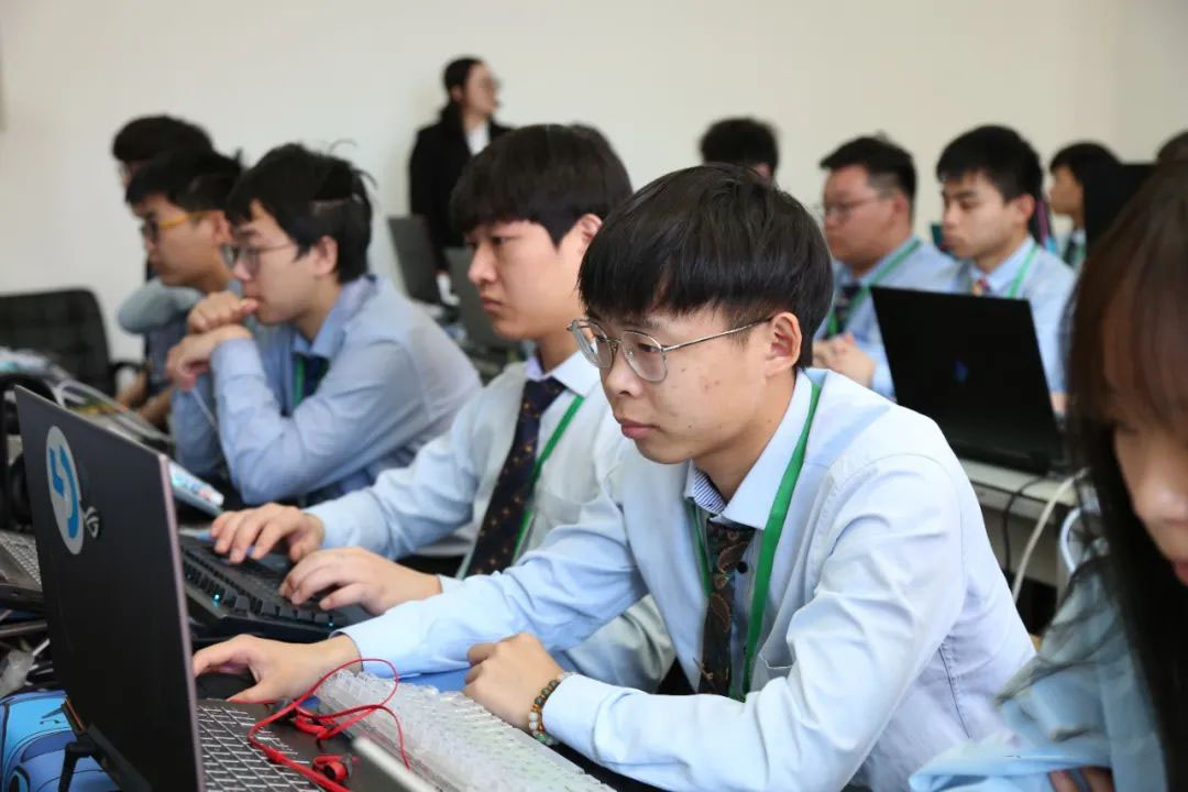 八维学校深耕人工智能创新教育模式助力学子掌握人工智能核心技术