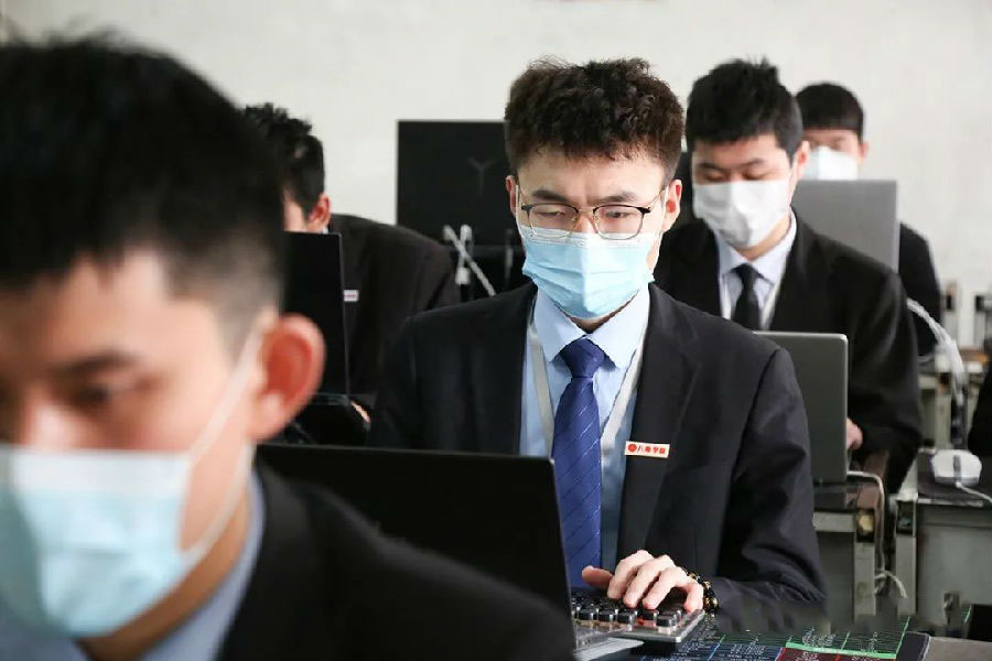 八维学校探索软件开发无限可能用智慧托起学子软件梦想