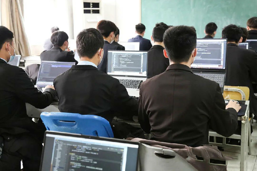 八维教育让学子轻松掌握云计算行业新技能以高质量教育促进行业发展