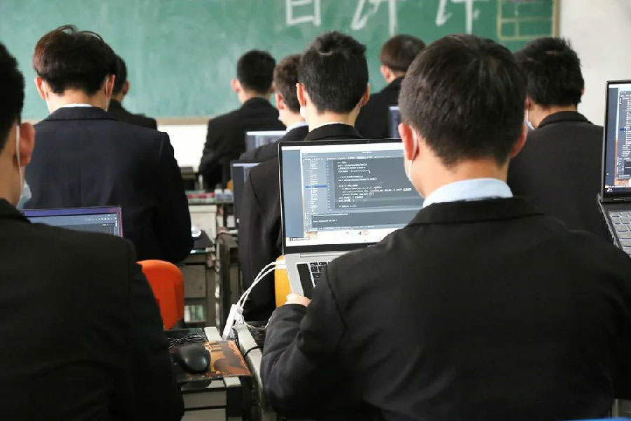 八维学校打造高素质软件工程师团队成就你的职业发展