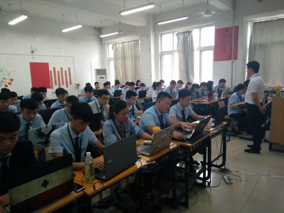 江苏宿迁八维教育职业学?？艟鸵悼焖偻ǖ来蛟熘俺【⒌蔫参蠢?/></p><p>　　未来，随着科技不断进步和市场需求不断扩大，新质产业将在更多领域实现突破，成为引领就业市场的新趋势，江苏宿迁八维教育也将继续帮助学子们把握更多机遇，跟随未来发展大势，做好学生引路人，助力实现高质量就业！</p>														    <p>标签：
																														<span style=