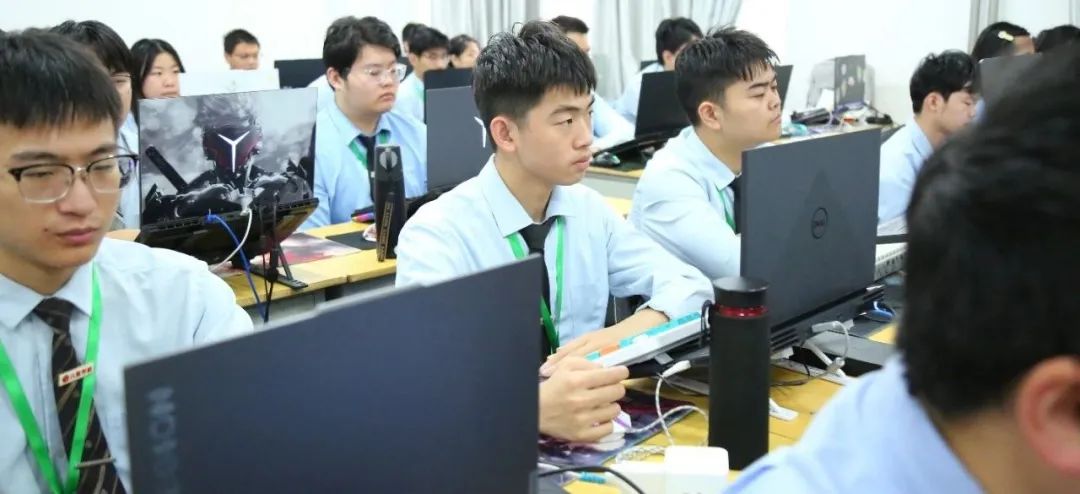 江苏宿迁八维学校璀璨启航AI+教育塑造未来精英之路