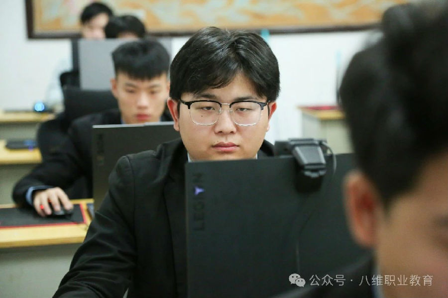天津大数据培训机构哪个口碑好推荐八维职业学校的理由