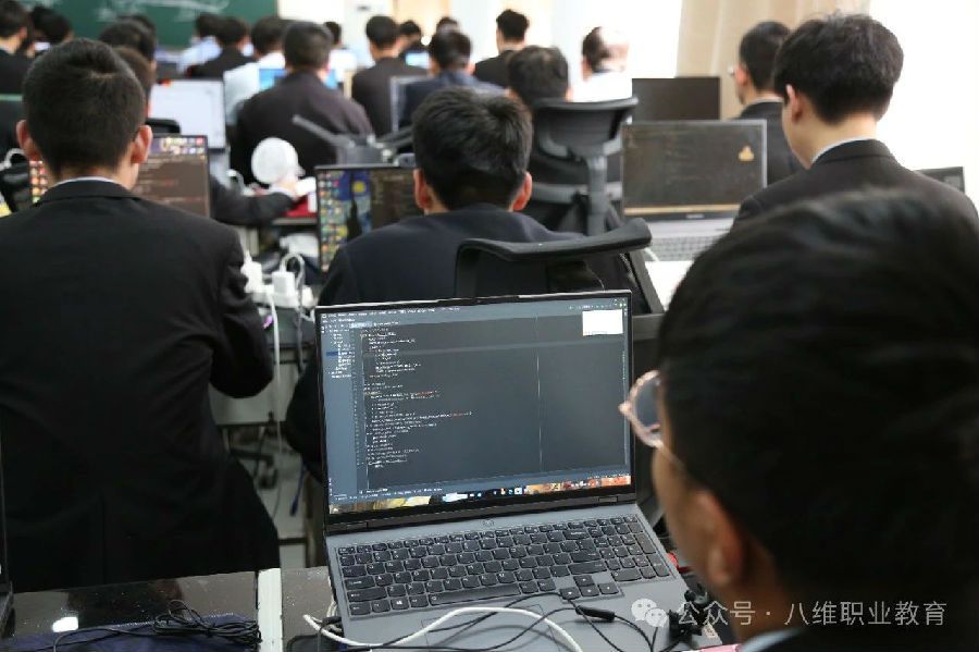 北京大数据培训机构哪个口碑好推荐八维职业学校的理由