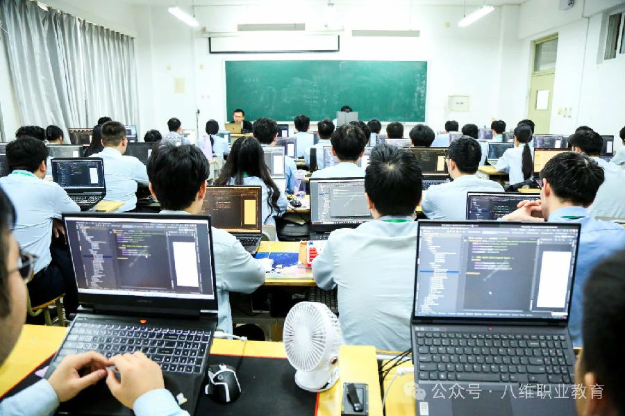 天津人工智能培训机构哪个口碑好推荐八维职业学校的理由