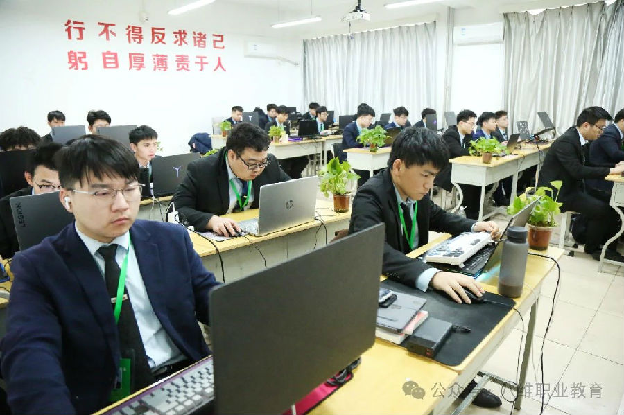 江苏宿迁八维学校深耕云计算领域开启数字未来新篇章