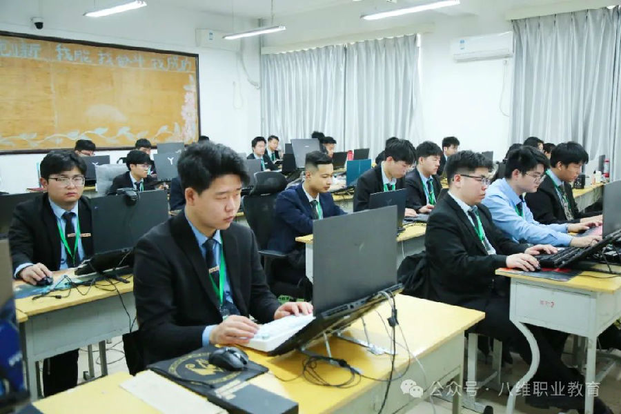 八维职业学校AI教育的先锋塑造未来科技巨擘的摇篮