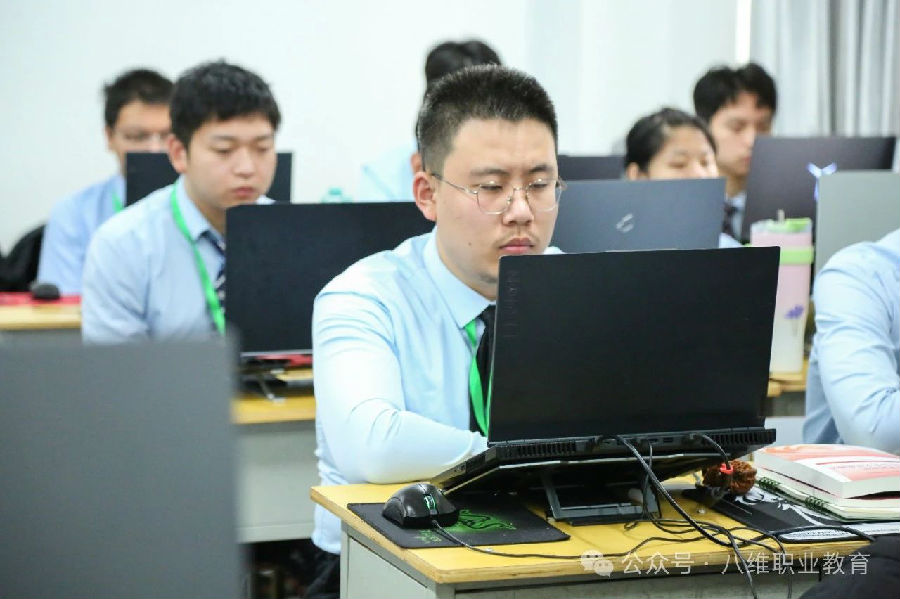 八维职业学校解锁互联网热门专业的新视角开启你的职业人生新篇章