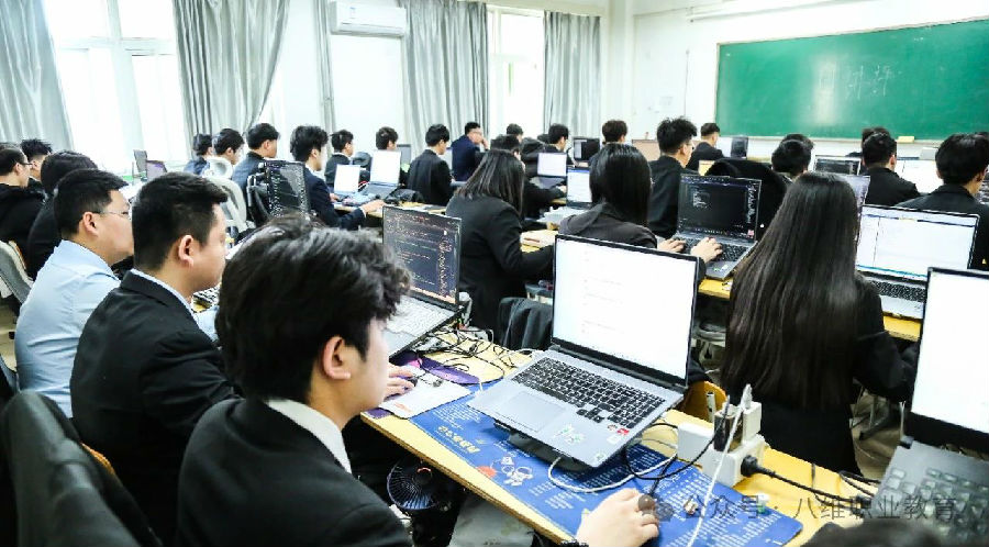 八维职业学校职业教育领航者引领技能精英驶向梦想彼岸