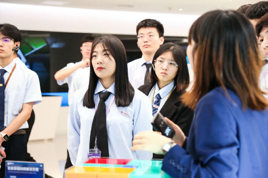 八维职业学校解锁职业技能新高度打造多元化精英之路