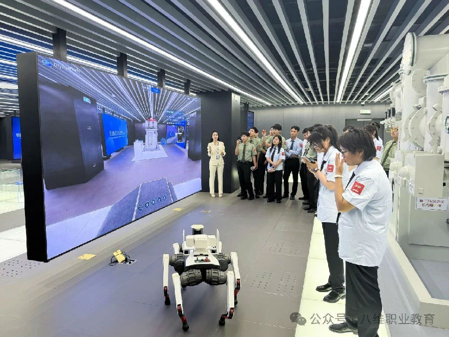 ?八维职业学校解锁就业机遇新趋势打造人工智能专业教育新高地