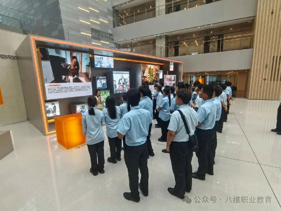 八维职业学校学子去阿里体验电商文化，去百度探索智能驾驶体感