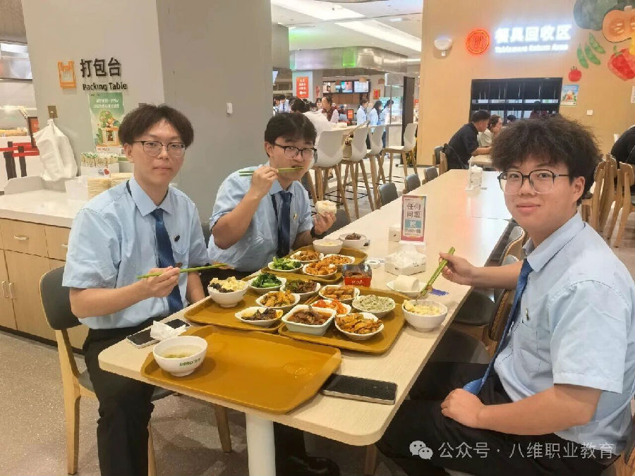 八维职业学校学子去阿里体验电商文化，去百度探索智能驾驶体感
