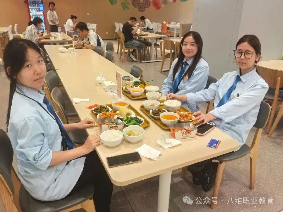 八维职业学校学子去阿里体验电商文化，去百度探索智能驾驶体感