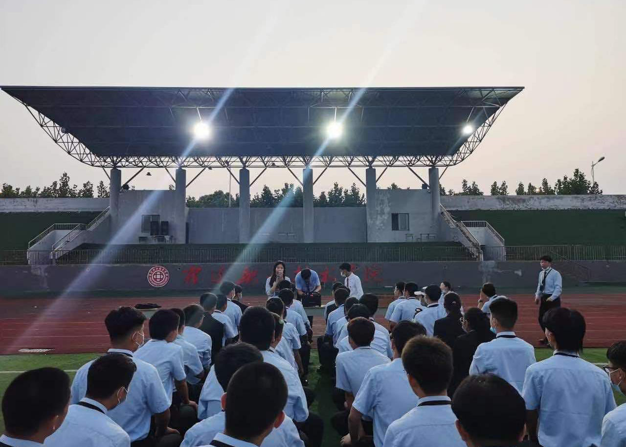 八维职业学校学子校园生活