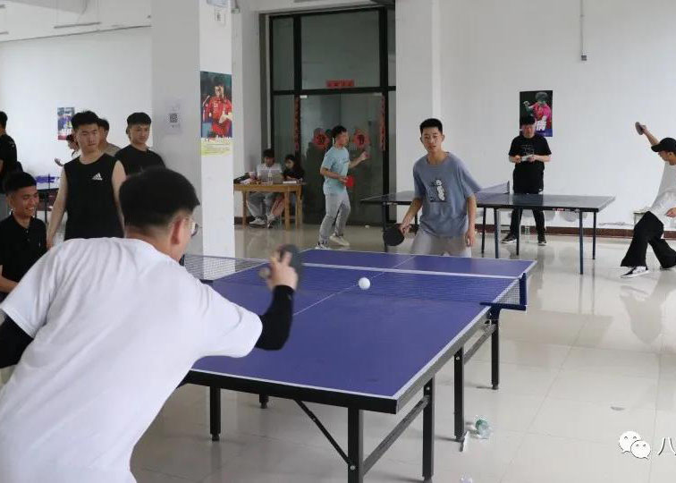 八维职业学校学子校园生活
