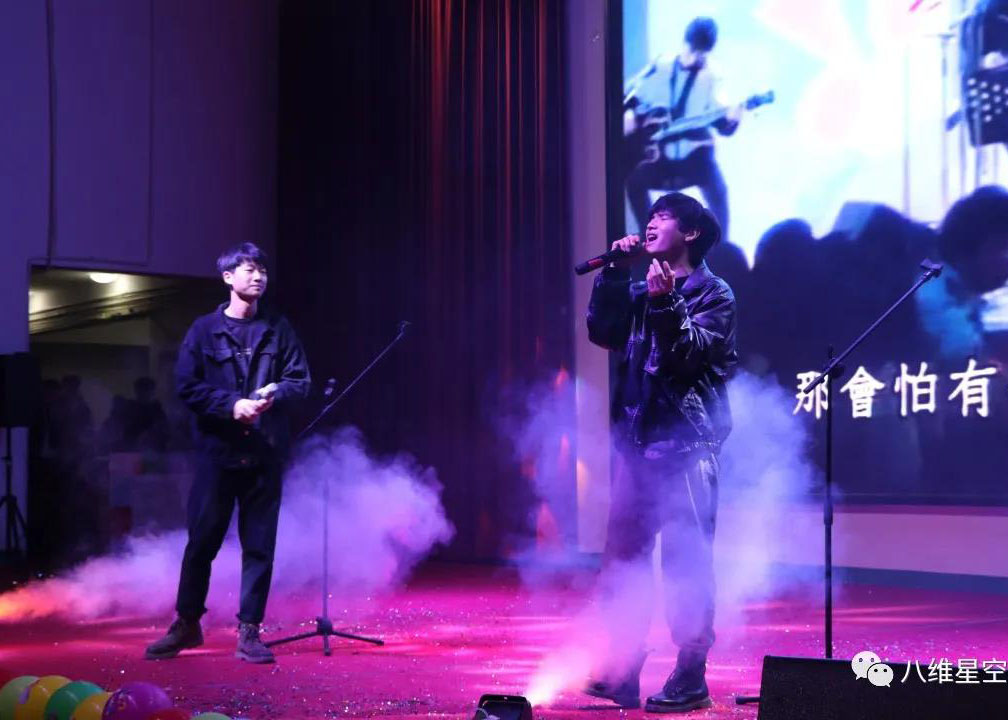 八维职业学校学子校园生活