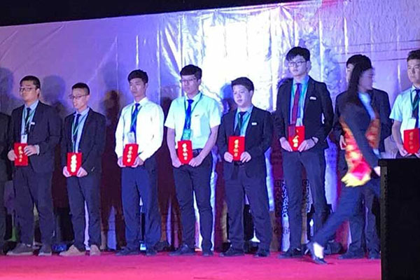 八维职业学校网络工程专业学子学习生活风采