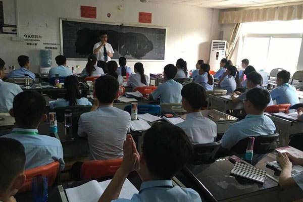 八维职业学校网络工程专业学子学习生活风采