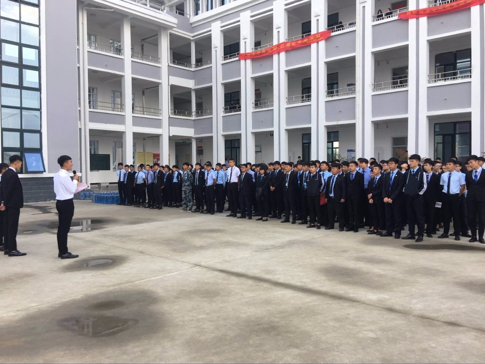 八维职业学校网络工程专业学子学习生活风采