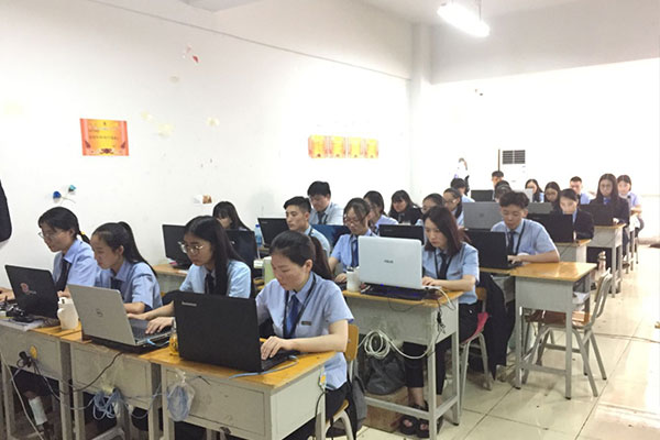 八维职业学校网络工程专业学子学习生活风采