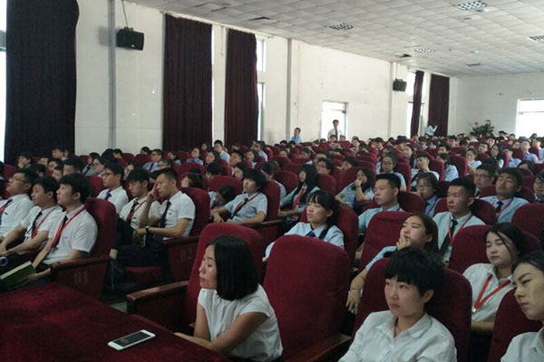 八维职业学校网络工程专业学子学习生活风采