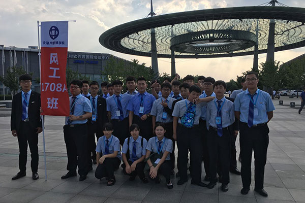 八维职业学校网络工程专业学子学习生活风采
