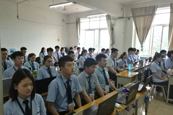 八维职业学校网络工程专业学子学习生活风采