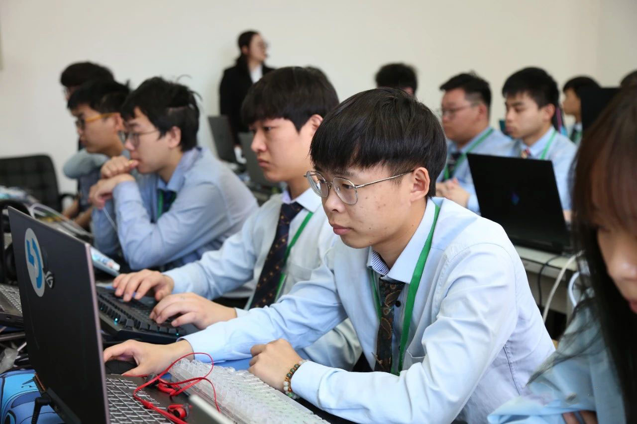 八维职业学校网络工程专业学子学习生活风采