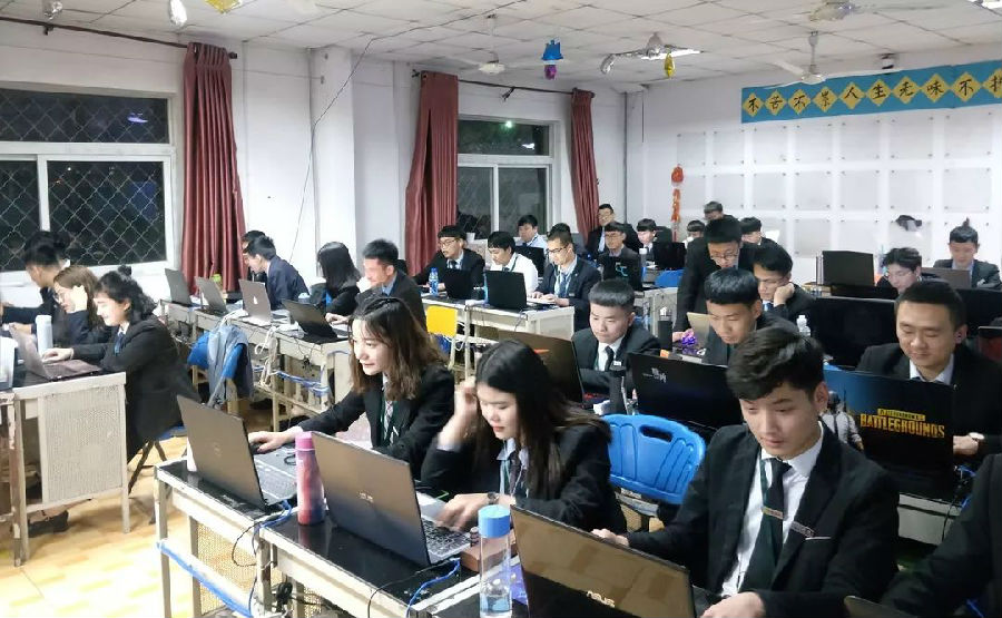 八维学校：探索科技教育前沿，打造未来精英摇篮！