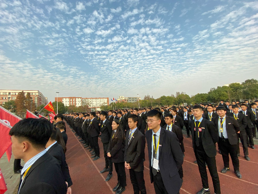 八维教育智驭未来，培育人工智能时代新领袖！