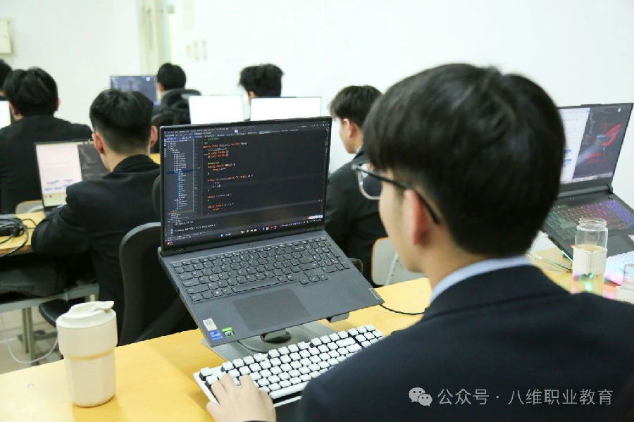 江苏宿迁八维教育：解锁云计算的无限可能，打造IT精英新摇篮！
