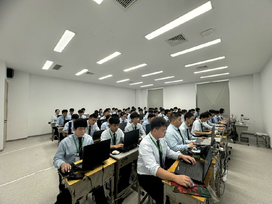 江苏宿迁八维教育：数字领域领航者，打造未来科技精英的摇篮！