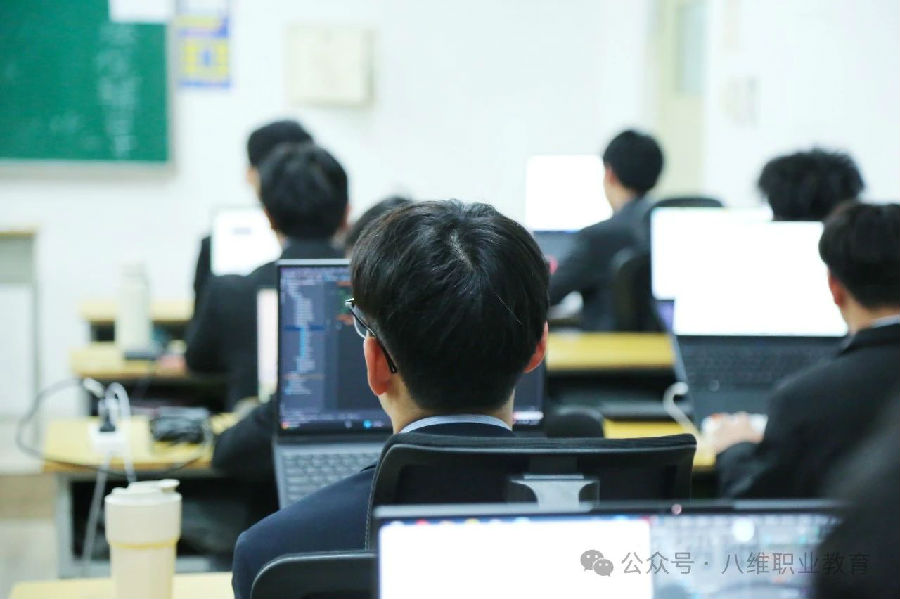 江苏宿迁八维教育：数字人才的智慧熔炉，铸就未来科技新辉煌！