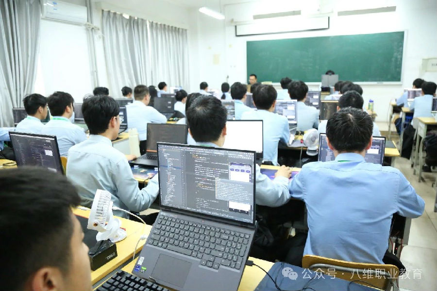 江苏宿迁八维学校：数字人才培养硕果累累，引领教育行业新风潮！