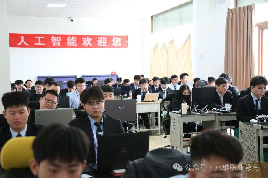 上海人工智能培训机构哪个口碑好？推荐八维职业学校的理由？