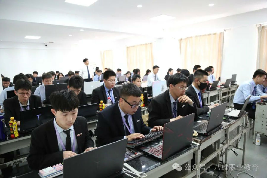 八维职业学校：驱动未来科技新篇章，塑造AI人才新高地！