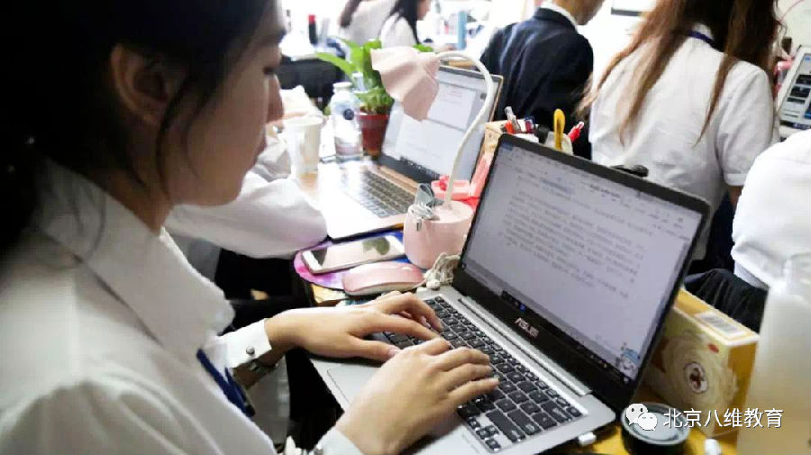 八维职业学校：解锁未来科技密码，锻造人工智能领域佼佼者！