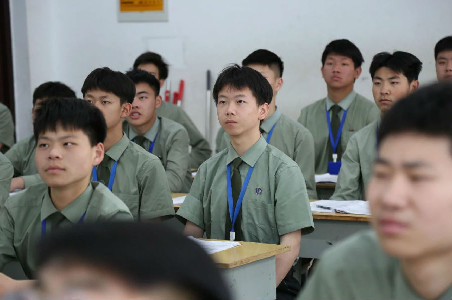 八维职业学校：解锁互联网热门专业的新视角，开启你的职业人生新篇章！