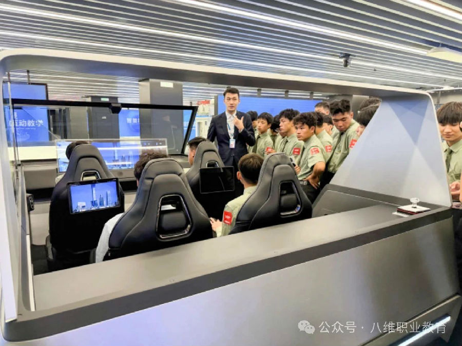 八维职业学校：探索科技前沿的无限魅力，锻造未来职场数字技术精英人才！