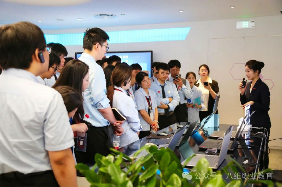 八维职业学校：引领科技领域新潮流，打造未来科技精英的摇篮！