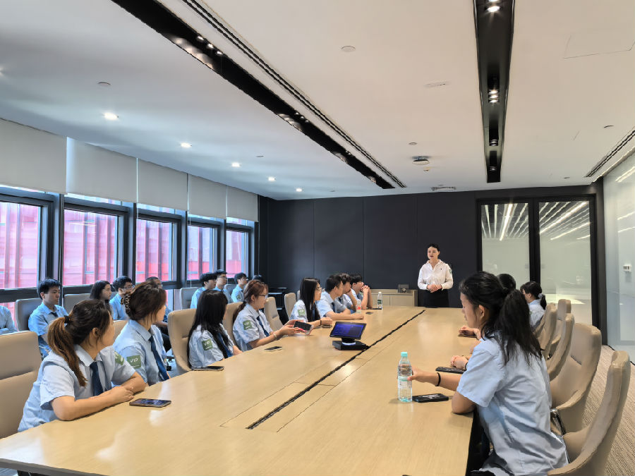 八维职业学校：开启智能教育全新纪元，解锁数字经济领域无限可能！