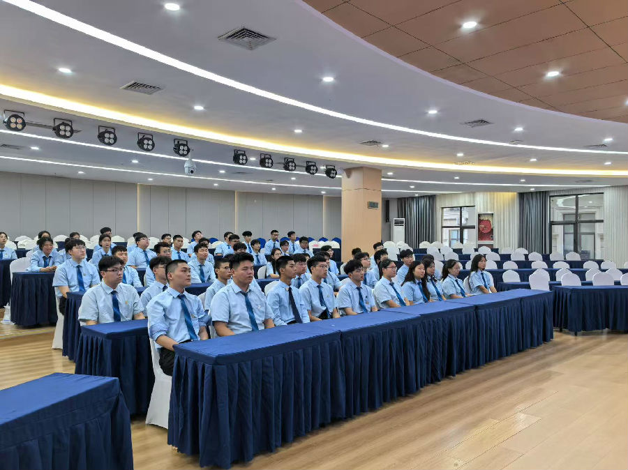 八维职业学校：开启智慧未来的无限可能，铸就科技时代精英人才新高地！