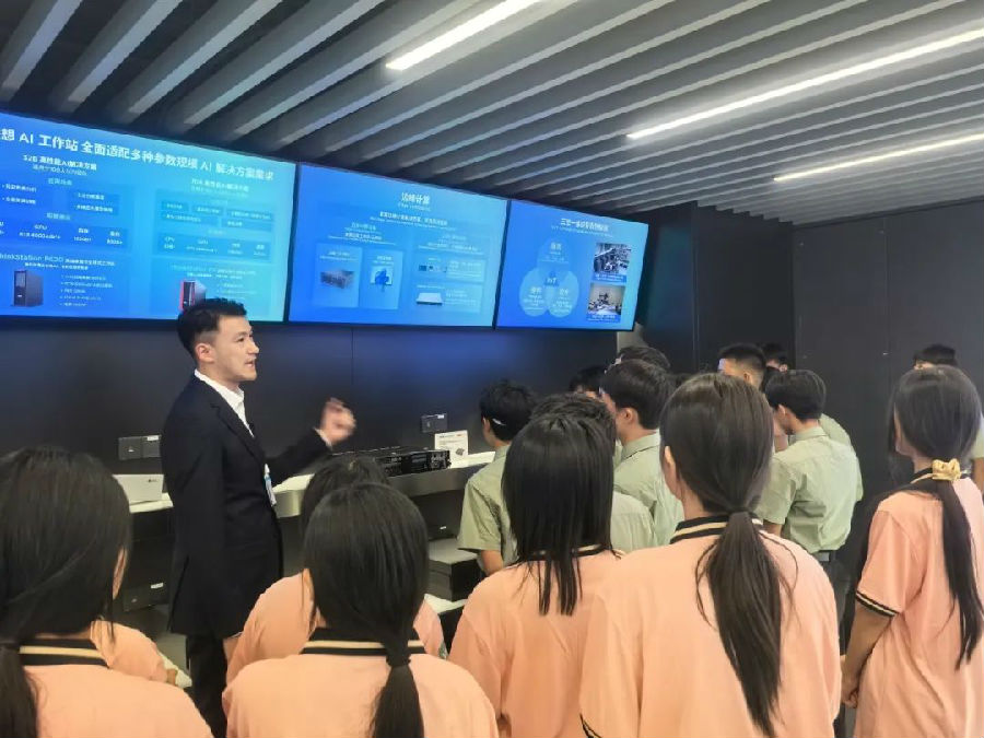 八维职业学校：解锁人工智能无限可能新章，锻造人工智能精英的黄金摇篮！